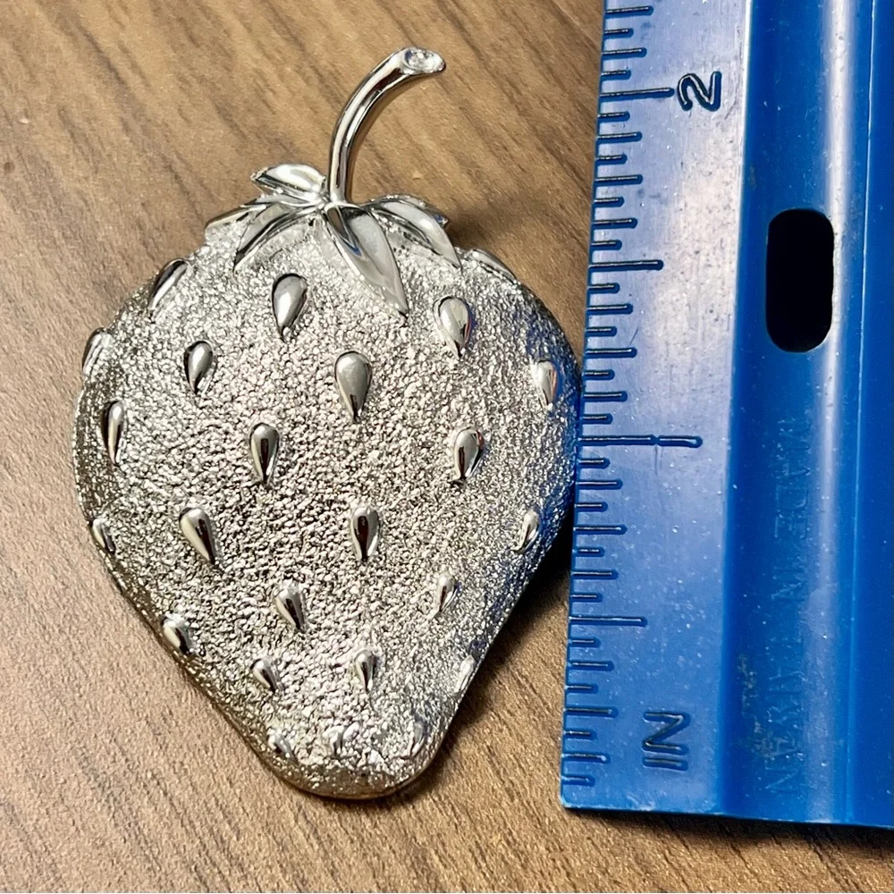 Vintage 1968 Silver tone Sarah Cov Strawberry‎ Ice Brooch Pin Signed